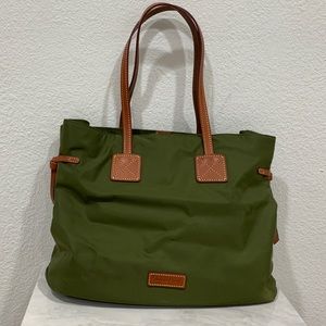 NWOT DOONEY AND BOURKE NYLON GREEN BAG